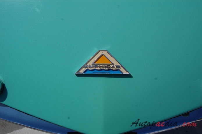 Amphicar 770 1961-1968 (1964 amphibious vehicle 2d), front emblem  