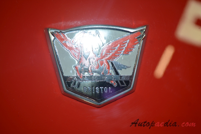 Arnolt-Bristol 1954-1959 (1957 cabriolet 2d), front emblem  