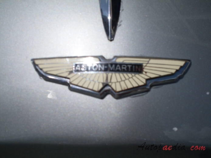 Aston Martin DB2/4 1953-1957 (1954 Mk I hatchback 2d), emblemat przód 