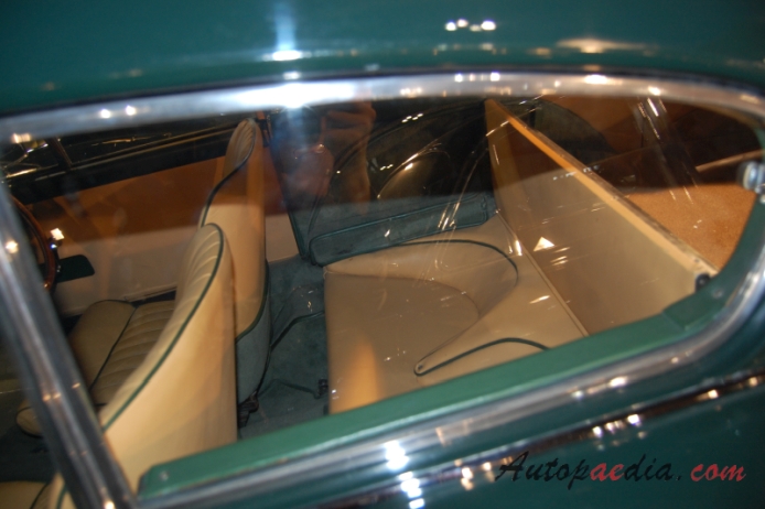 Aston Martin DB2/4 Mark III 1957-1959 (1959 hatchback 3d), wnętrze