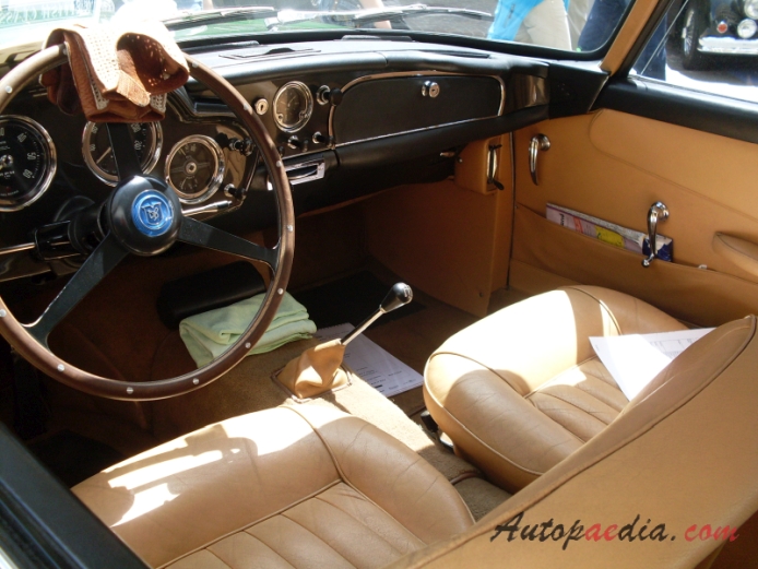 Aston Martin DB4 1958-1963 (1960 Series 1 saloon 2+2), wnętrze