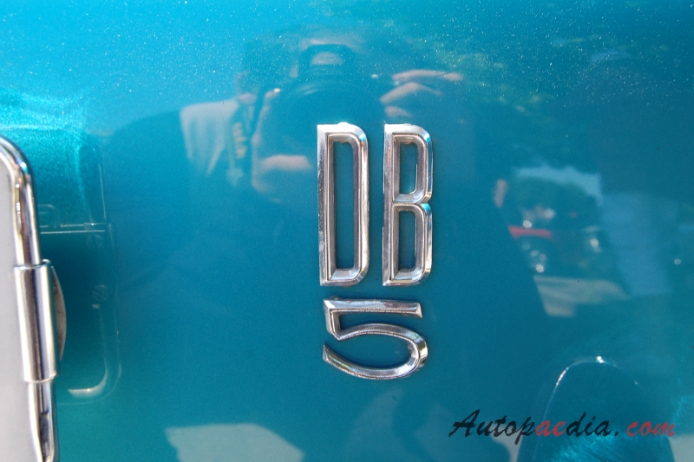 Aston Martin DB5 1963-1965 (Coupé 2d), rear emblem  
