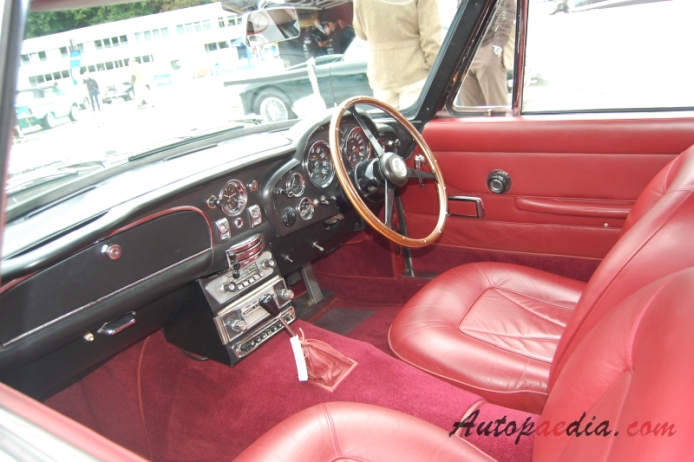 Aston Martin DB6 1965-1971 (1965-1969 Mk I Volante), wnętrze
