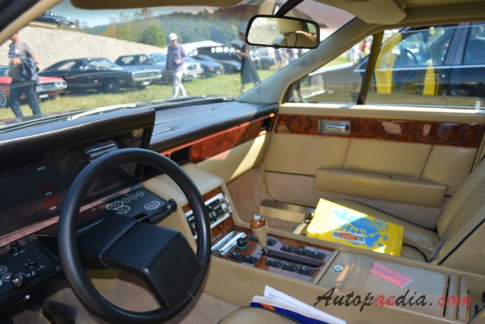 Aston Martin Lagonda Series 2 1976-1985 (1984 series 2 limuzyna 4d), wnętrze