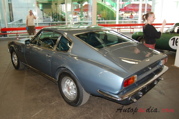 Aston Martin V8 1972-1989 (1973-1978 series III Coupé),  left rear view