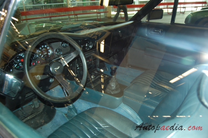 Aston Martin V8 1972-1989 (1973-1978 series III Coupé), wnętrze