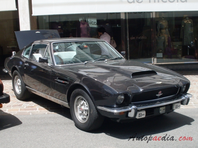 Aston Martin V8 1972-1989 (1973 series III Coupé), right front view
