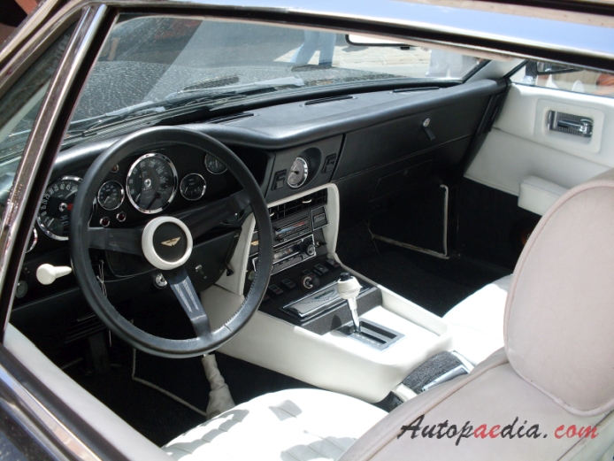 Aston Martin V8 1972-1989 (1973 series III Coupé), wnętrze