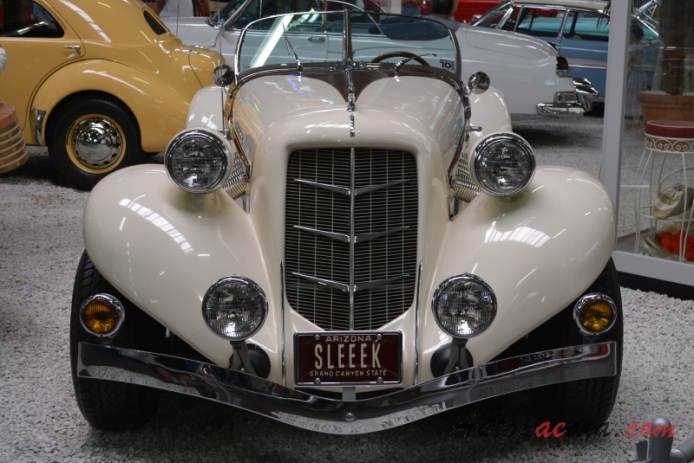 Auburn 851 (852) Speedster 1935-1936 (1955 replica), front view
