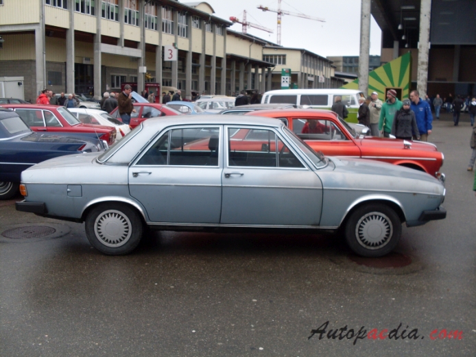 Audi 100 C1 1968-1976 (1975-1976 L sedan 4d), prawy bok