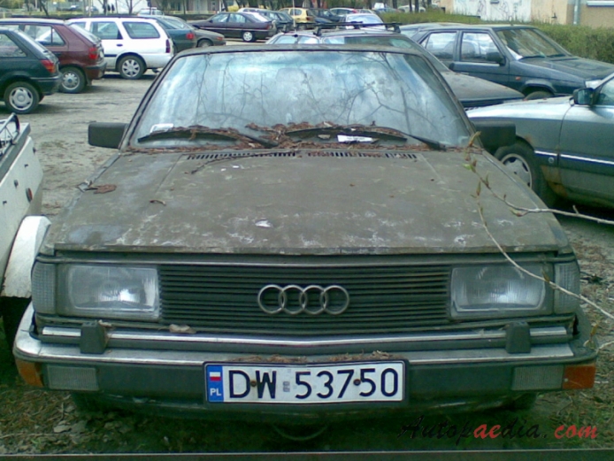 Audi 100 C2 1976-1982 (1977-1982 Avant hatchback 5d), przód