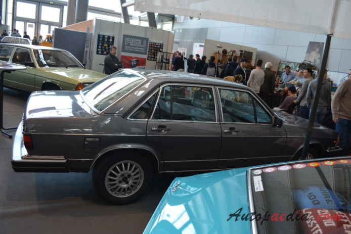 Audi 100 C2 1976-1982 (1980-1982 5000 S sedan 4d), prawy bok