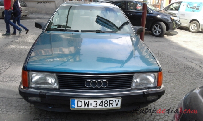 Audi 100 C3 1982-1991 (1982-1987 Audi CD Diesel sedan 4d), przód