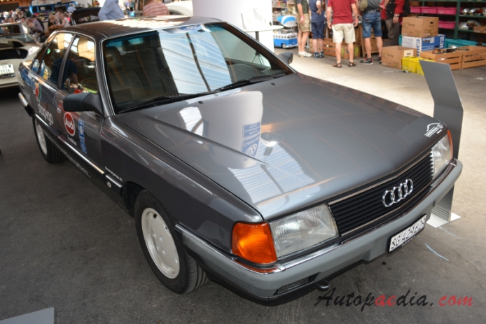 Audi 100 C3 1982-1991 (1986-1990 Audi 100 2.3 E sedan 4d), prawy przód