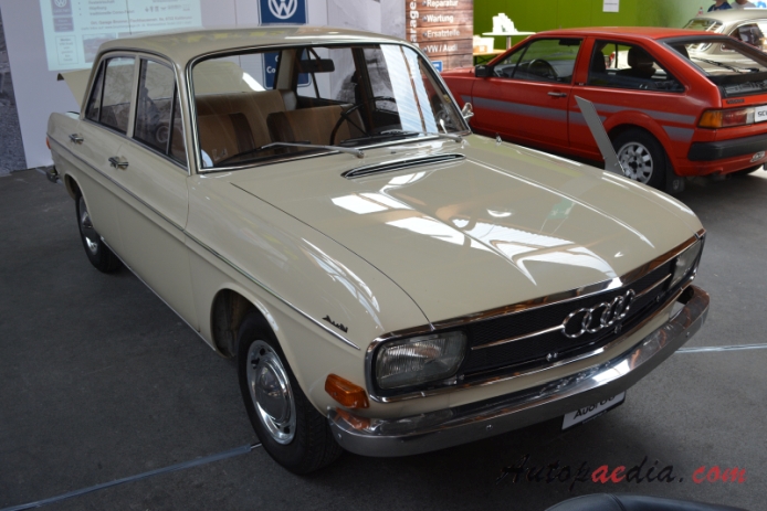 Audi F103 1965-1972 (1971 Audi 60 L sedan 4d), prawy przód