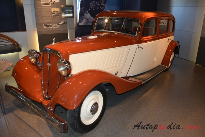 Audi 225 1935-1938 (1935 Audi front 225 saloon 4d), left front view