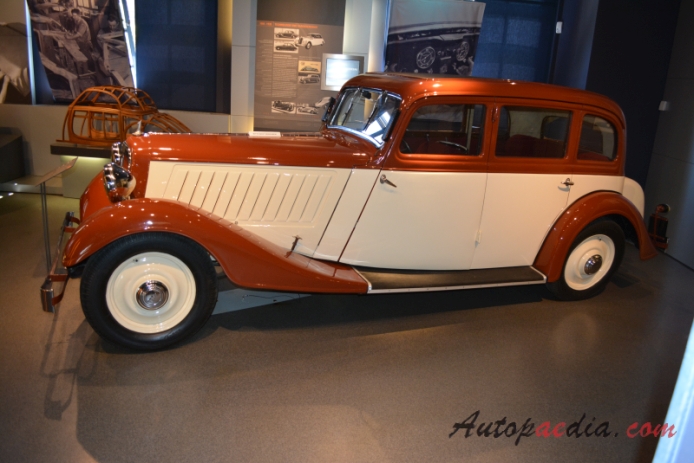 Audi 225 1935-1938 (1935 Audi front 225 saloon 4d), left side view