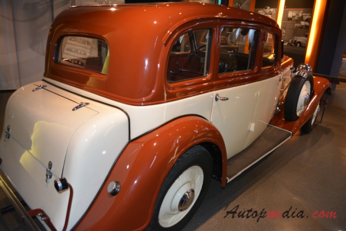Audi 225 1935-1938 (1935 Audi przód 225 saloon 4d), prawy tył