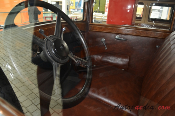 Audi typ SS Zwickau 1929-1932 (1930 cabrio-limuzyna 4d), wnętrze