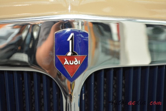 Audi UW 1933-1934 (1934 Audi UW 8/40 PS Gläser convertible 2d), emblemat przód 