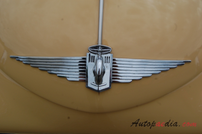 Austin A40 Sports 1950-1953 (1951 convertible 2d), emblemat przód 