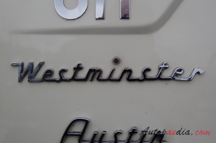 Austin A95 (A105) Westminster 1956-1959 (1958 sedan 4d), rear emblem  