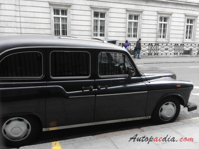 Austin FX4 1958-1997 (1997 Carbodies London Taxi 4d), right side view