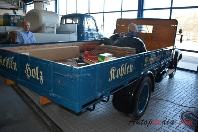 Austin K2 1939-1945 (flatbed truck), right rear view
