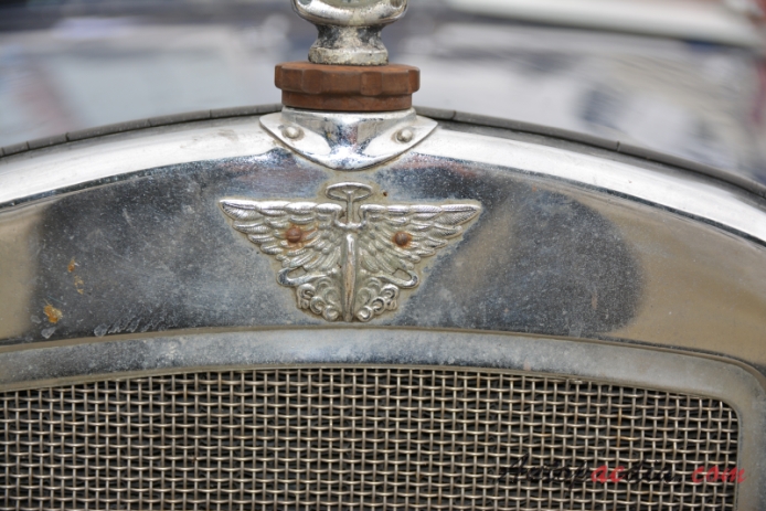Austin Seven 1922-1939 (roadster 2d), emblemat przód 