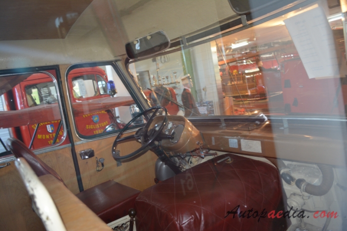 Austin T200 1963 (Emil Frey Carrosserie wóz strażacki), wnętrze