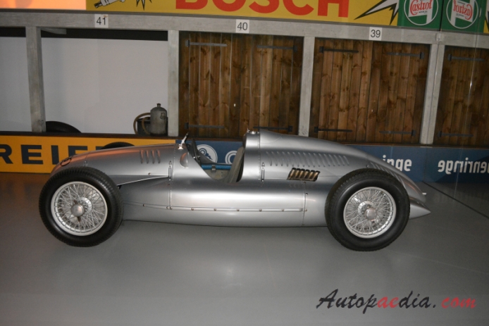 Auto Union typ D 1938-1939 (1938 Grand Prix Rennwagen), lewy bok