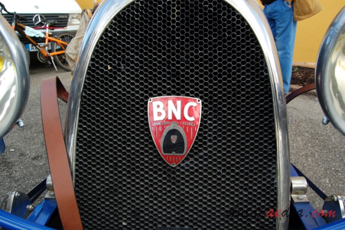 B.N.C. 527 Monza 1929 (roadster 2d), emblemat przód 