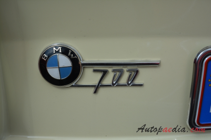 BMW 700 1959-1965 (1961 Coupé 2d), rear emblem  