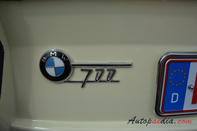 BMW 700 1959-1965 (1961 Coupé 2d), rear emblem  