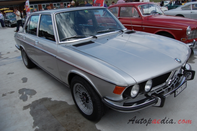 BMW E3 (New Six) 1968-1977 (1974 3.0 S sedan 4d), prawy przód