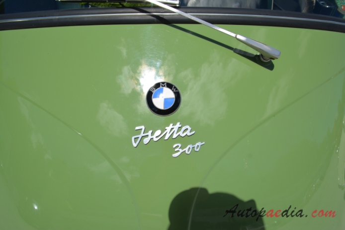 BMW Isetta Standard 1955-1956 (1956 300cc), front emblem  