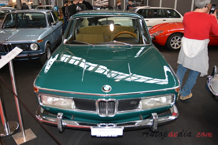 BMW Neue Klasse 1962-1976 (1971 BMW 2000 tti sedan 4d), przód