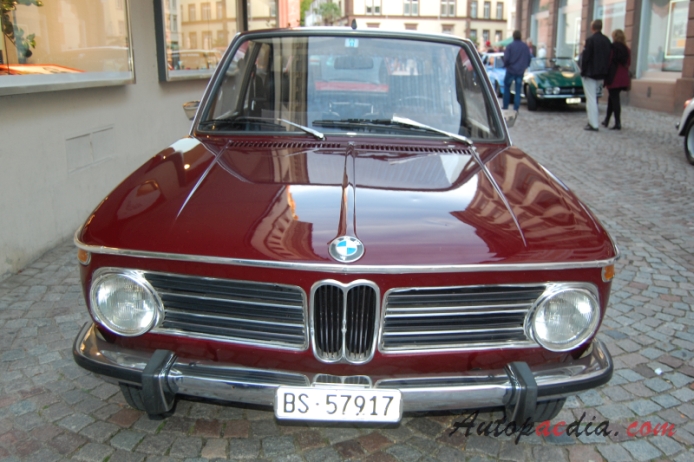 BMW Neue Klasse 1962-1977 (1972 2000 touring 3d), front view