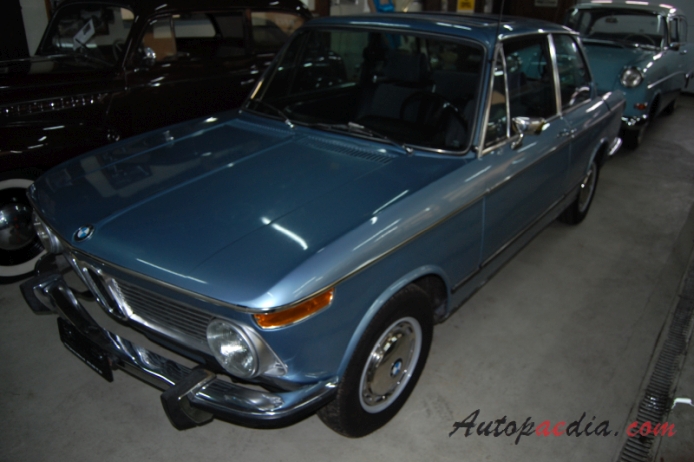 BMW Neue Klasse 1962-1977 (1972 2002 sedan 2d), left front view