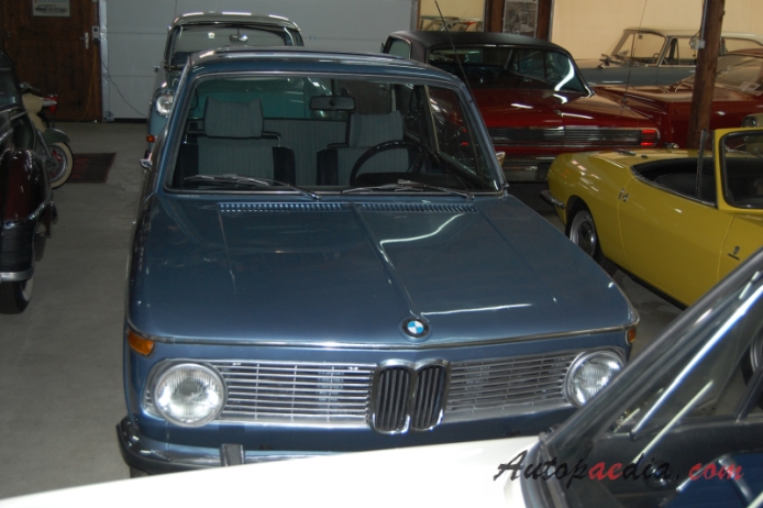 BMW Neue Klasse 1962-1977 (1972 2002 sedan 2d), front view