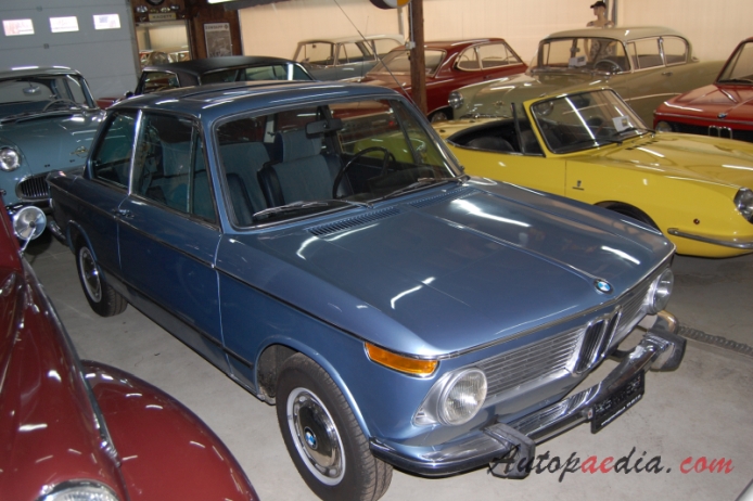 BMW Neue Klasse 1962-1977 (1972 2002 sedan 2d), right front view
