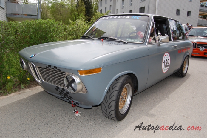BMW Neue Klasse 1962-1977 (1972 2002 touring 3d), lewy przód