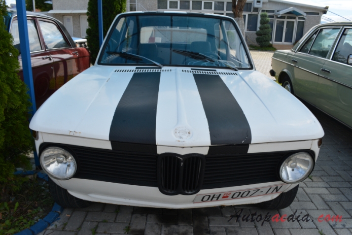 BMW Neue Klasse 1962-1977 (1973-1974 1802 touring 3d), front view