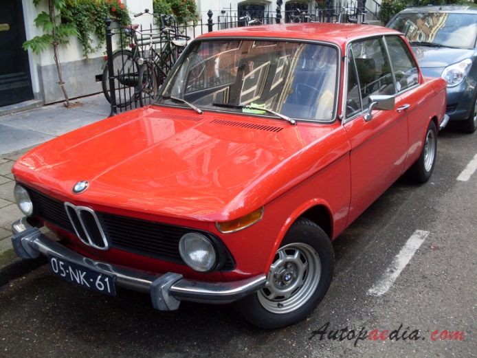 BMW Neue Klasse 1962-1977 (1973-1977 sedan 2d), left front view