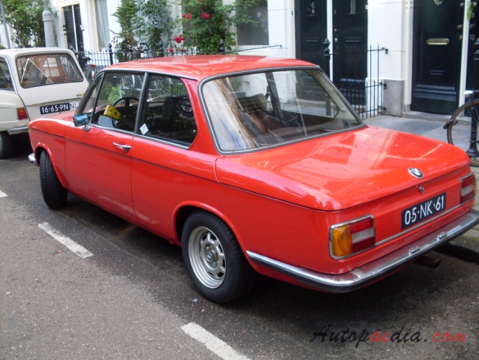 BMW Neue Klasse 1962-1977 (1973-1977 sedan 2d),  left rear view