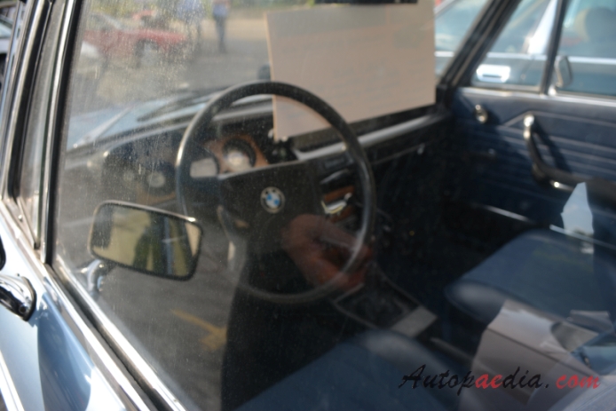 BMW Neue Klasse 1962-1977 (1974 1602 sedan 2d), wnętrze