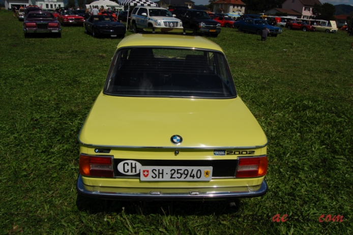 BMW Neue Klasse 1962-1977 (1974 2002 sedan 2d), tył