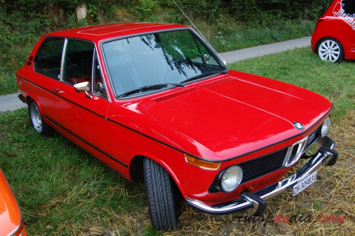 BMW Neue Klasse 1962-1977 (1974 2002 touring 3d), right front view
