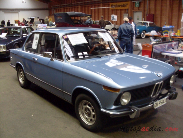 BMW Neue Klasse 1962-1977 (1975 1502 sedan 2d), right front view