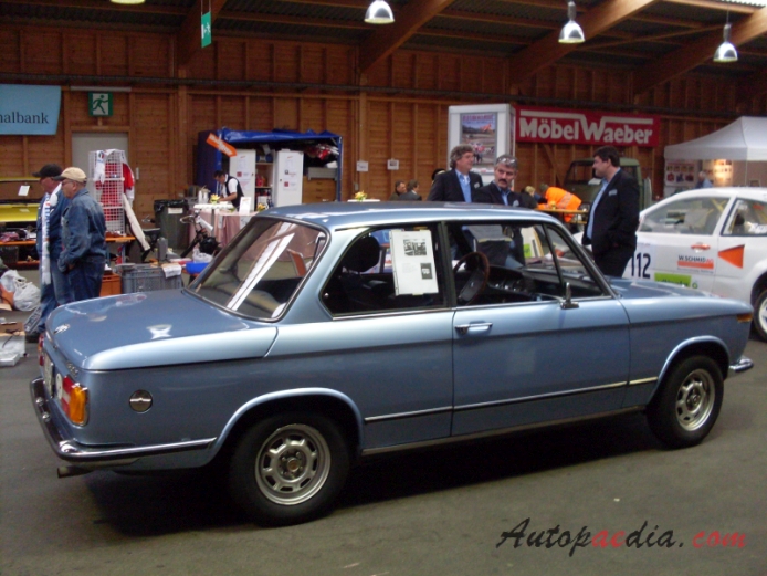 BMW Neue Klasse 1962-1977 (1975 1502 sedan 2d), right side view